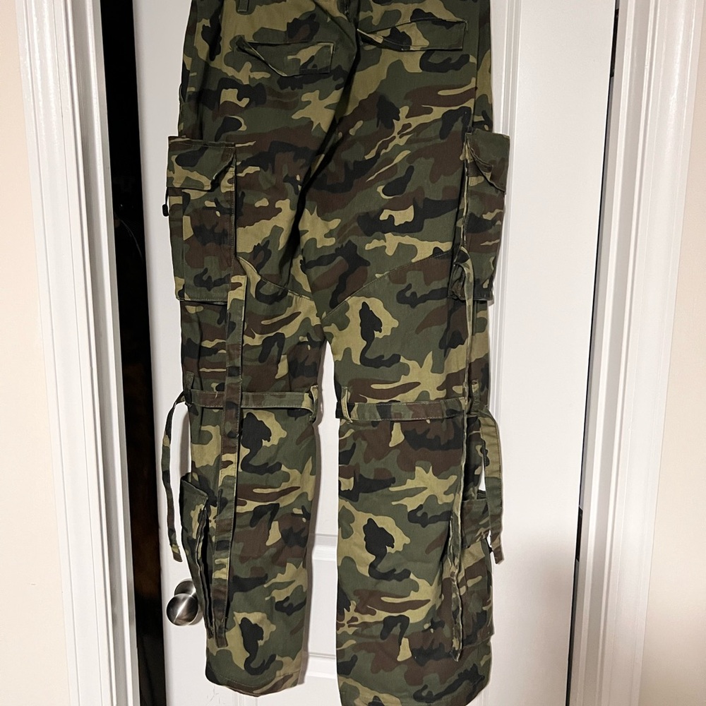 Fashion Nova Camo Wide-Leg Cargo Pants - Green Camouflage - Picture 5 of 5